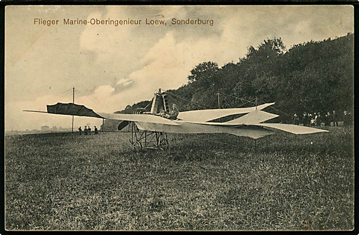 Sønderborg. Marine Overingenør Carl v. Loew med Fritzsche-Eindecker under flyvning i Sønderborg. Chr. Petersen u/no. 