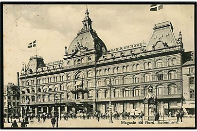 Købh. Kongens Nytorv 13 Magasin du Nord med aviskiosk. U/no.