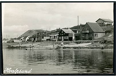 Hvalpsund, strandparti med sommerhuse. U/no.