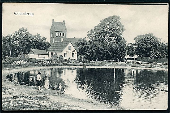 Esbønderup, parti med gadekær og kirke. P. Alstrup no. 5432.