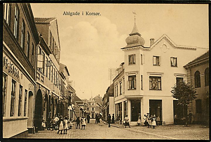 Korsør. Ahlgade med forretninger. H.P. Jensen no. a6357.