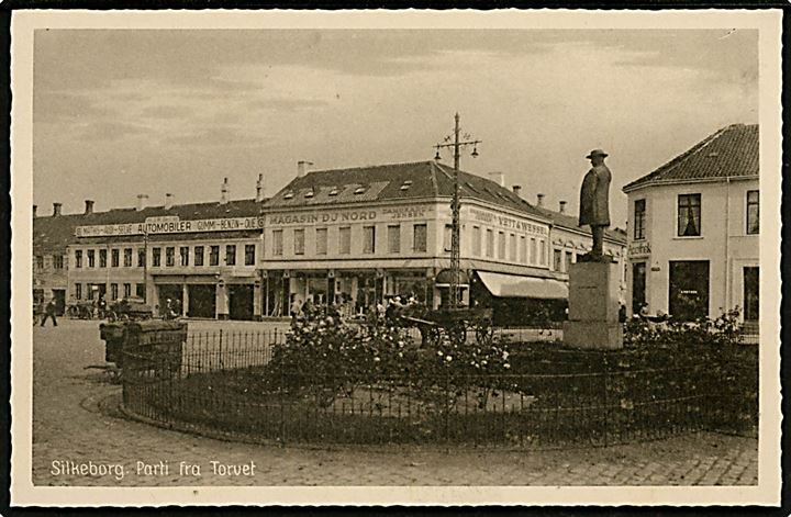 Silkeborg. Parti fra Torvet med Magasin du Nords udsalg. Stenders Silkeborg no. 110.