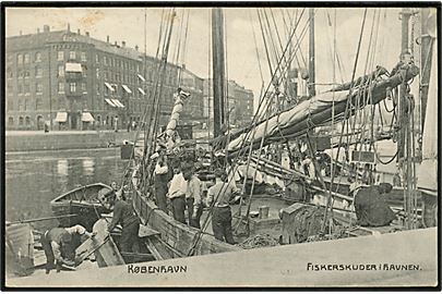 Købh., Fiskerskuder i havnen. Fotograf Orla Bock. A. Vincent no. 481.