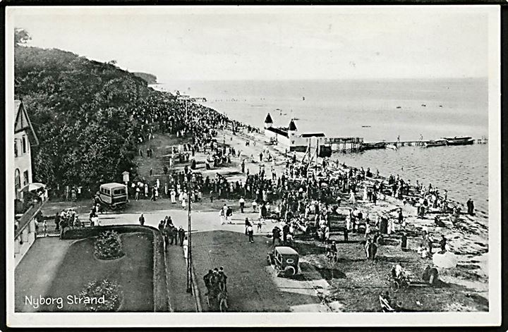 Nyborg Strand, med Bus, Taxa og mange besøgende. Stenders no. 74315.