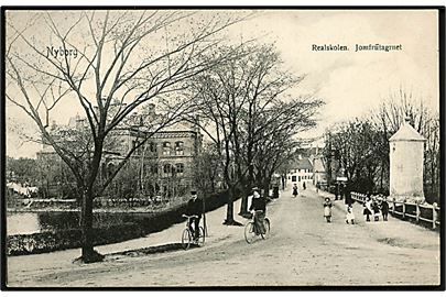 Nyborg. Realskolen og Jomfru tårnet Den Hvide Jomfru. Otto Nørmark no. 28456.