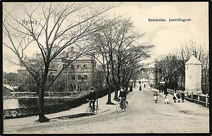 Nyborg. Realskolen og Jomfru tårnet Den Hvide Jomfru. Otto Nørmark no. 28456.