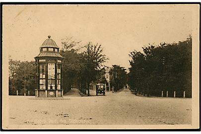 Holstebro. Stationsvej med Aviskiosk. Stenders no. 57077.