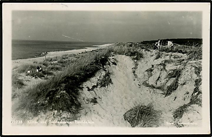 5 øre Bølgelinie og 15 øre Fr. IX på brevkort (Kiltter ved Tisvildeleje) fra Tisvildeleje d. 12.7.1952 til Sverige. Retur med fransk sproget stempel vedr. utilstrækkelig adresse. 