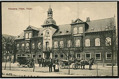 Vejen, Hansen's Hotel med ventende Taxa- og Hestedroske. P.H. Beck no. 70842.