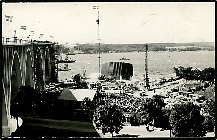 Lillebæltsbroen under bygning. Søsætning af sænkekasse. J. H. Føge u/no.