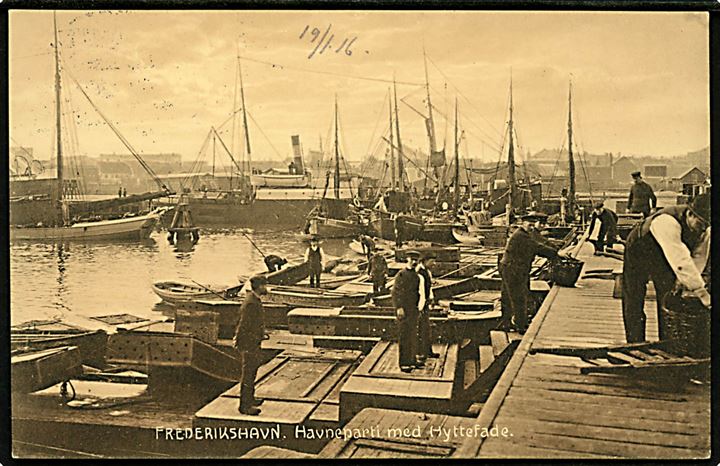 Frederikshavn, havneparti med skibe, fiskefartøjer og hyttefade. S. Engsig no. 21439.