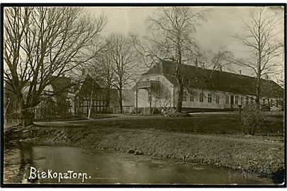 Ullerslev, Herregården Biskopstorp. Fotokort u/no. Dateret i Saaderup og sendt med 5 øre Chr. X (3) fra Ullerslev d. 27.3.1920 til Øster Vraa.