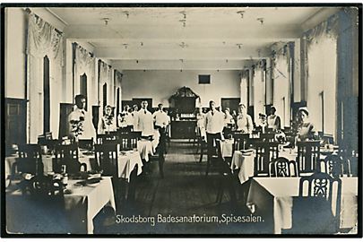 Skodsborg, Badesanatorium, interiør fra spisesalen. Calegi Vykortslager u/no. 