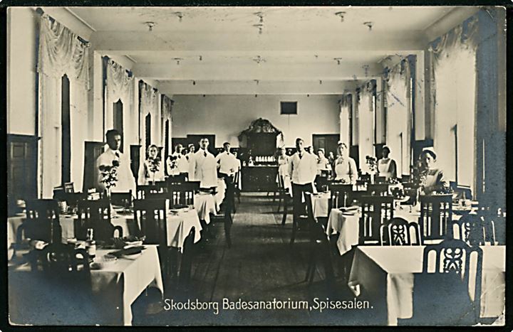 Skodsborg, Badesanatorium, interiør fra spisesalen. Calegi Vykortslager u/no. 