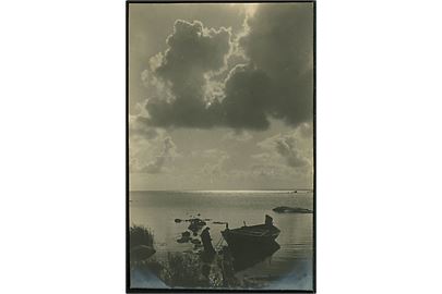 Bornholm, kystparti i aftenlys. Fotokort sendt lokalt i Allinge d. 19.9.1909.