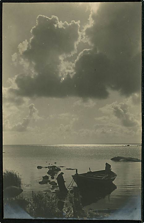 Bornholm, kystparti i aftenlys. Fotokort sendt lokalt i Allinge d. 19.9.1909.