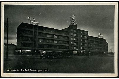 Fredericia, Hotel Vasegaarden i aften belysning. Stenders no. 1