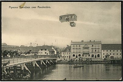 Randers, flyveren Robert Svendsen over Randersbro. Johs. Brorsen u/no.