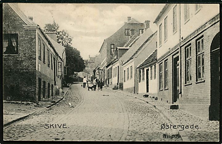 Skive, Østergade. Stenders no. 2564. frankeret med 5 øre Fr. VIII og Julemærke 1907 annulleret med bureaustempel Skive - Nykøbing T.1162 d. 31.12.1907 til Kjellerup.