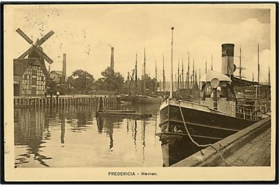 Fredericia, havn med lille dampskib og mølle. E. C. Kull u/no.