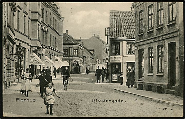Aarhus. Klostergade med Knud Sørensens Kolonialforretning mf. Stenders no. 5686.