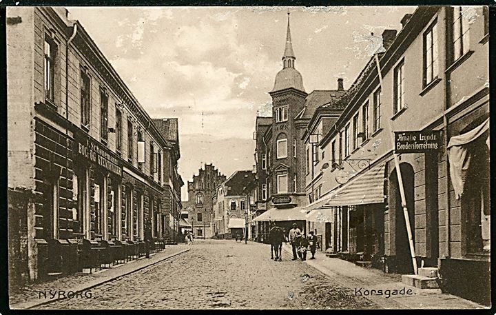 Nyborg. Korsgade med Amalie Lunds Broderiforretning og andre. Stenders no. 16861 k. Små fejl.