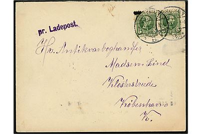 5 øre Chr. IX i parstykke på brev annulleret Kjøbenhavn B. d. 2.1.1906 og sidestemplet violet “pr. Ladepost” (LIN 2 - ca. 33 mm) til København. Bendix 750,-