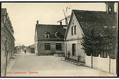 Taastrup, Tune Landboskole. C. Larsen no. 39923.