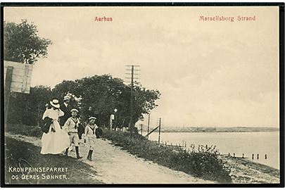 Aarhus, Marselisborg strand med kronprinseparret og deres sønner. J.J.N. no. 4457.