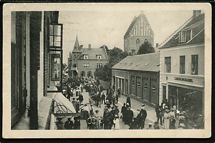 Stubbekøbing, gadeparti. L. Christensen no. 32. Frankeret med 5 øre Chr. IX og Julemærke 1905 annulleret med bureaustempel Kjøbenhavn - Masnedsund d. 23.12.1905.