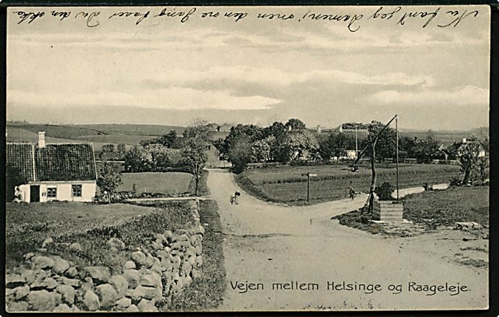 Vejen mellem Helsinge og Raageleje med vandpost. C. F. u/no. Hj.knæk.