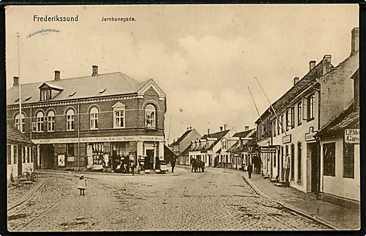 Frederikssund, Jernbanegade med Manufaktur-Huset. U/no.