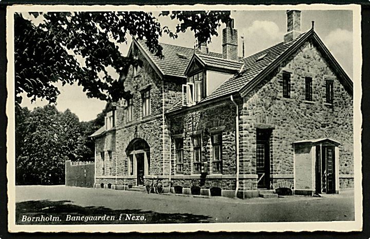 Neksø jernbanestation. Rudolf Olsen no. 9014. Frankeret med 5 øre Bølgelinie (3) annulleret brotype Vc Neksø B. d. 11.1.1941 til Haderslev.