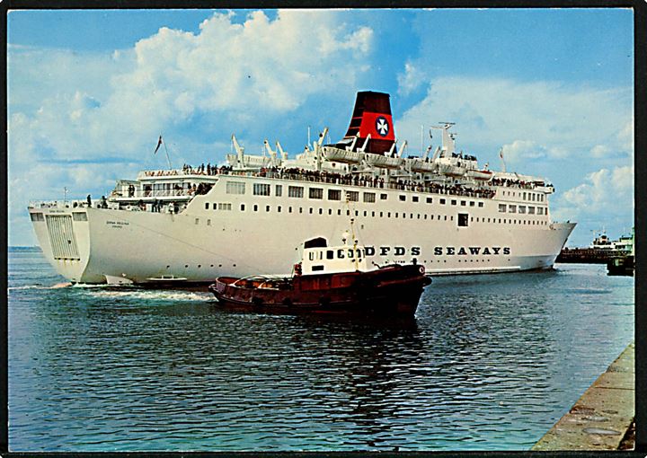 Dana Regina, M/S, DFDS Englands-båd på ruten Esbjerg-Harwich og lille slæbebåd i Esbjerg. Stenders no. 149805072.