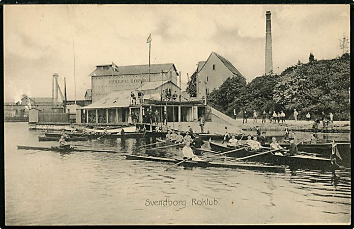 Svendborg, Roklub med Øxendrup Mølle i baggrunden. H. Udbye no. 6217.