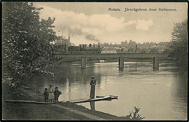 Motala. Jernbanebroen over Strømmen med lokomotiv. Göteborg Kunstforlag u/no. 