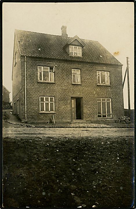 Thorsø, ejendom. Fotokort u/no. sendt fra Thorsø 1921.