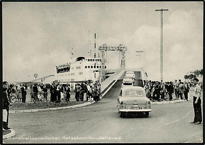 Halskov færgehavn ved Korsør med bilfærgen Halskov. Stenders no. 94490.