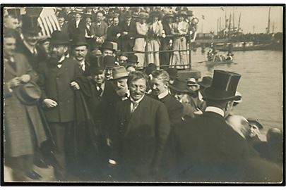 Polarforsker Dr. Frederick A. Cook modtages i København d. 4. sept. 1909 efter at have nået Nordpolen. H. Ferlov. 