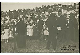 Nørresundby, folkemængde i forb. med kongebesøget d. 10.8.1908. Fotokort u/no.