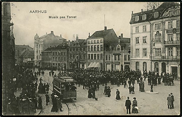 Aarhus. Musik på torvet med sporvogn. Stenders no. 2775. 