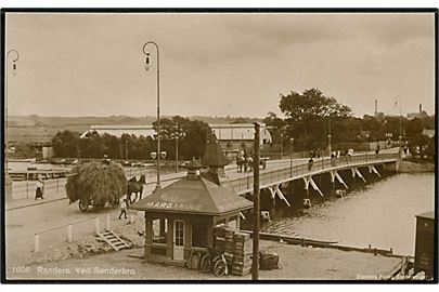 Randers. Ved Sønderbro med kiosk med Reklame på taget for H. Steensens Magarine. No. 1606. 