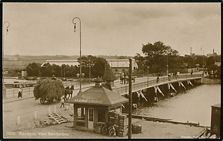 Randers. Ved Sønderbro med kiosk med Reklame på taget for H. Steensens Magarine. No. 1606. 