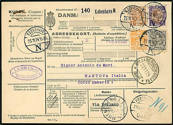 10 øre Bølgelinie, 50 øre, 1 kr. stålstik og 5 kr. bogtryk Chr. X på 660 øre frankeret internationalt adressekort for pakke fra København d. 23.11.1934 via Berlin, München, Innsbruck, Bolzano til Mantova, Italien.