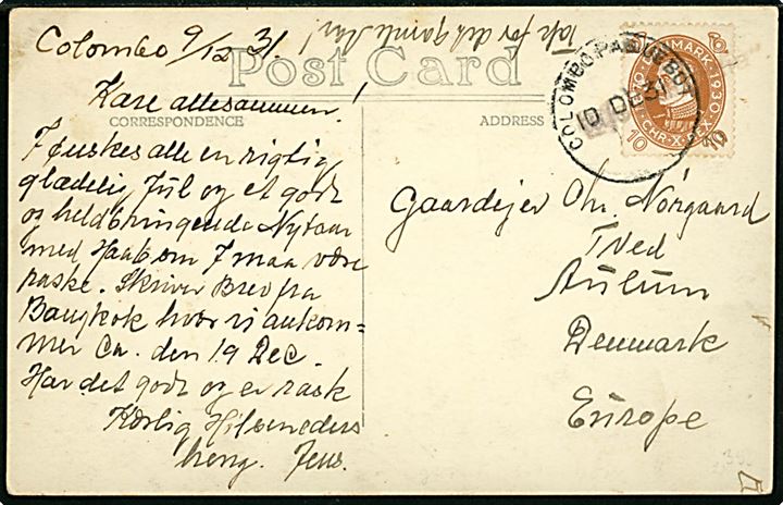 10 øre Chr. X 60 år på brevkort (Optog i Bangkok, Siam) dateret Colombo på Ceylon og annulleret med skibsstempel Colombo Paquebot d. 10.12.1931 til Tved pr. Aulum, Danmark.