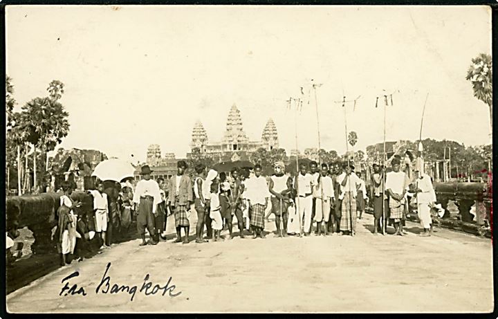 10 øre Chr. X 60 år på brevkort (Optog i Bangkok, Siam) dateret Colombo på Ceylon og annulleret med skibsstempel Colombo Paquebot d. 10.12.1931 til Tved pr. Aulum, Danmark.