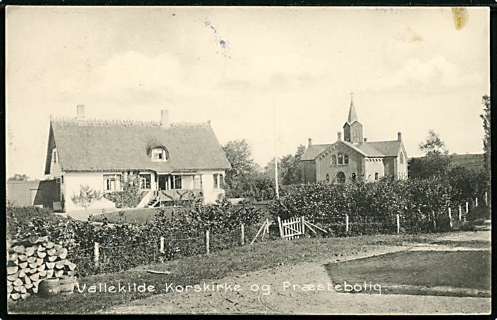 5 øre Fr. VIII på brevkort (Vallekilde Korskirke og Præstebolig) annulleret med stjernestempel VALLEKILDE og sidestemplet Hørve d. 12.3.1908 til København.