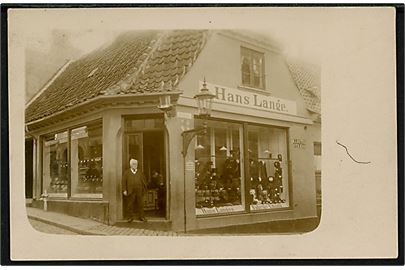 Svendborg, Klosterstræde med Hans Lange's Fabriks Udsalg. Fotokort u/no.