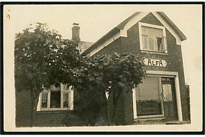 Gelsted, villa Alfa med Sadelmager Th. Jensen's værksted. Fotokort u/no.