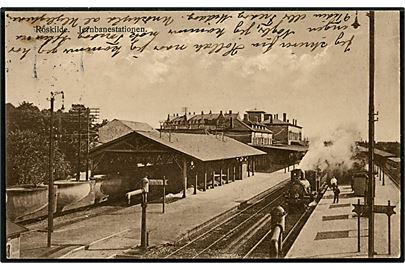 Roskilde, jernbanestation med damptog. E. Flensborg no. 1155.